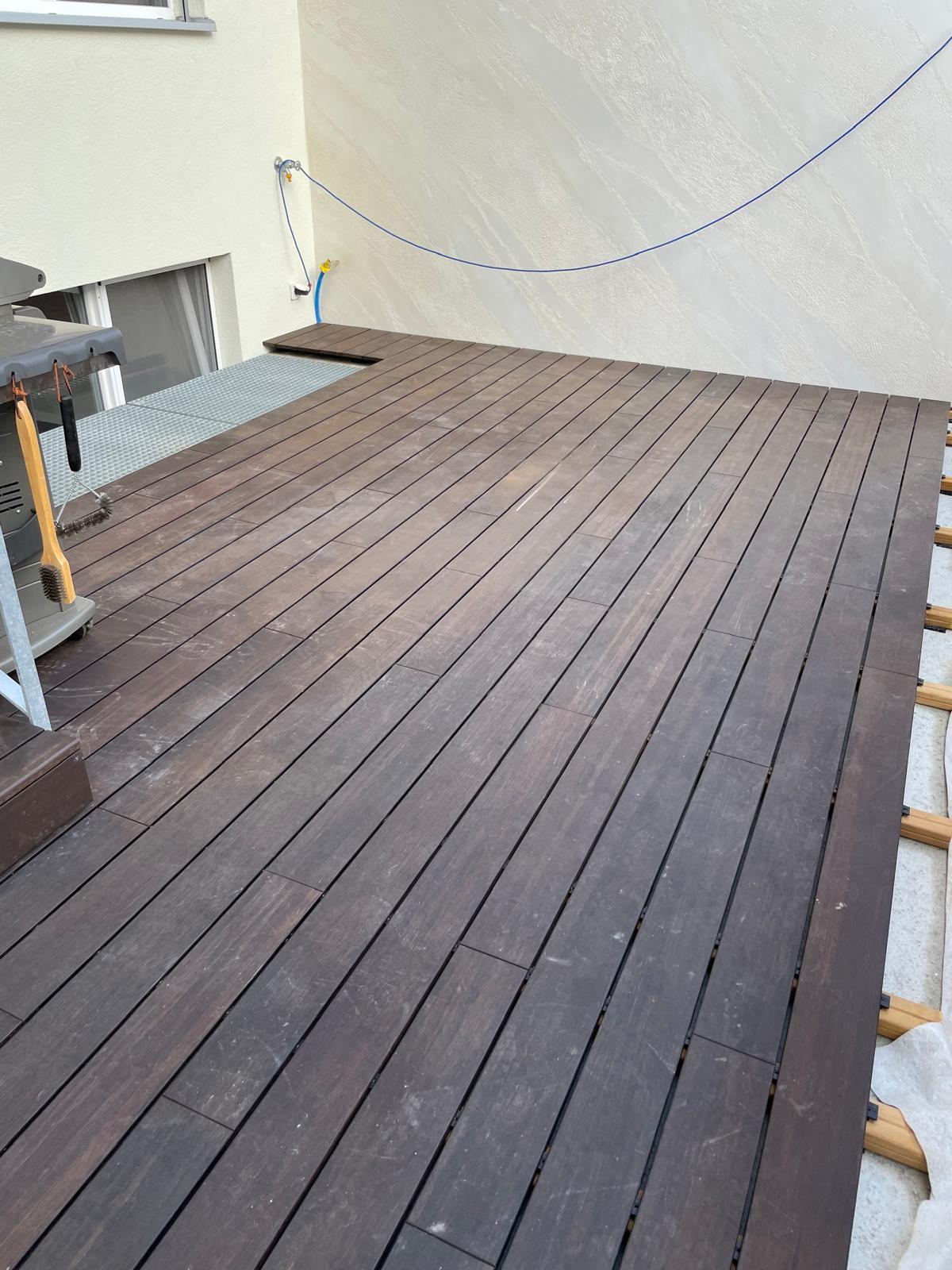 Terrasse et escalier extérieur en bambou — Vufflens-la-Ville