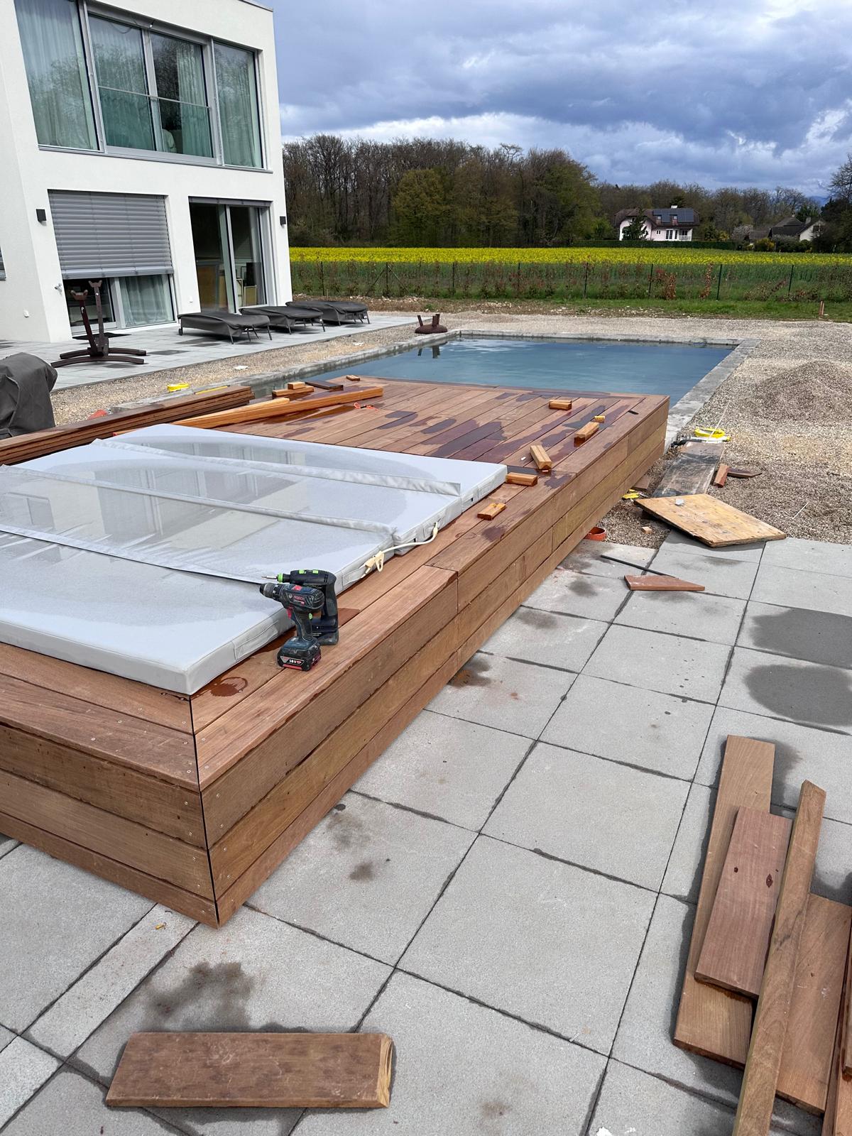 Ajustement des lames autour du jacuzzi