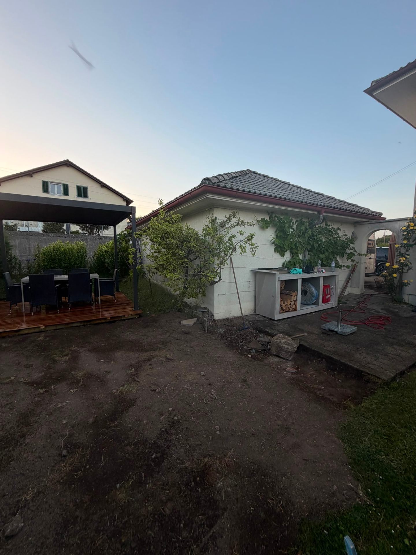 Terrasse en teck et pergola installées