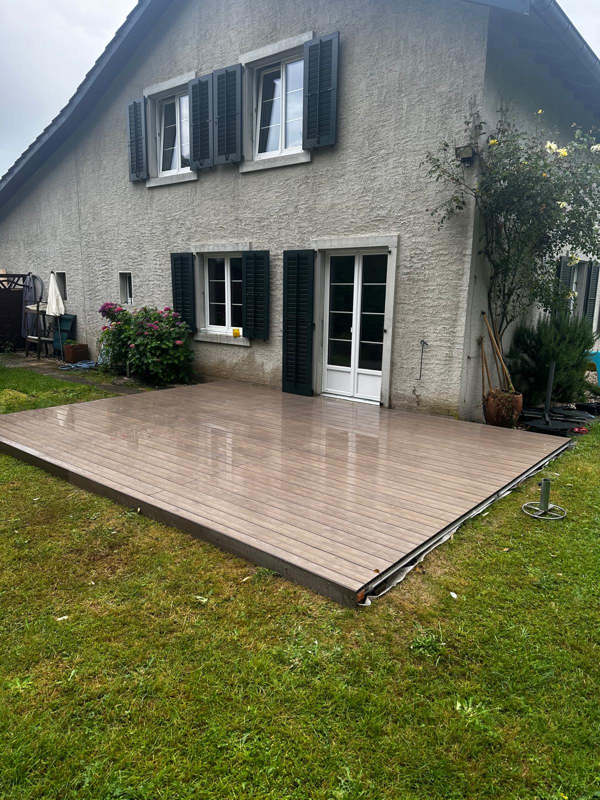Terrasse en composite Tarimatec sur dalle béton